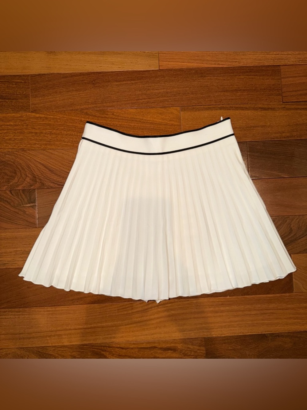 Zara White Pleated Mini Skort with Black Waist Trim Size XS